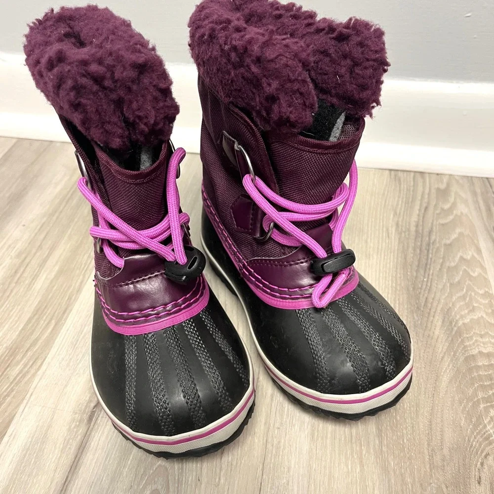 Sorel‎ Snow Boots Girls 10 Yoot Pac Purple/Black Waterproof Faux Fur Trim Winter